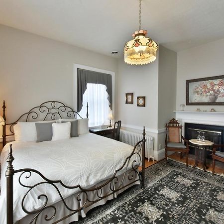 Brockamour Manor Bed And Breakfast Niagara-on-the-Lake Exterior foto