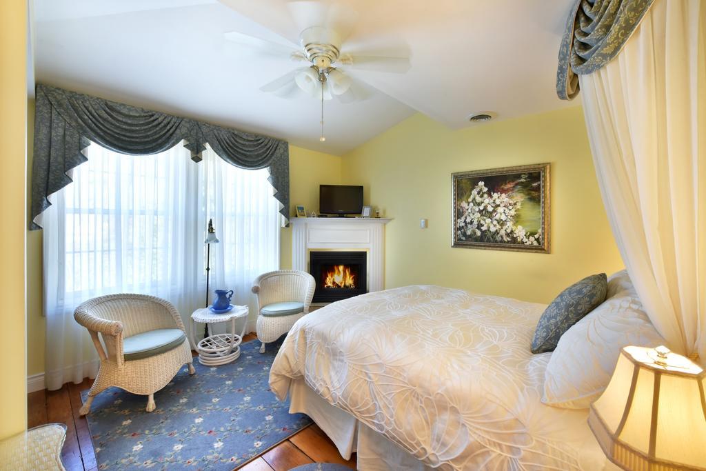 Brockamour Manor Bed And Breakfast Niagara-on-the-Lake Exterior foto