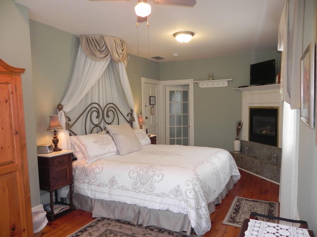 Brockamour Manor Bed And Breakfast Niagara-on-the-Lake Exterior foto
