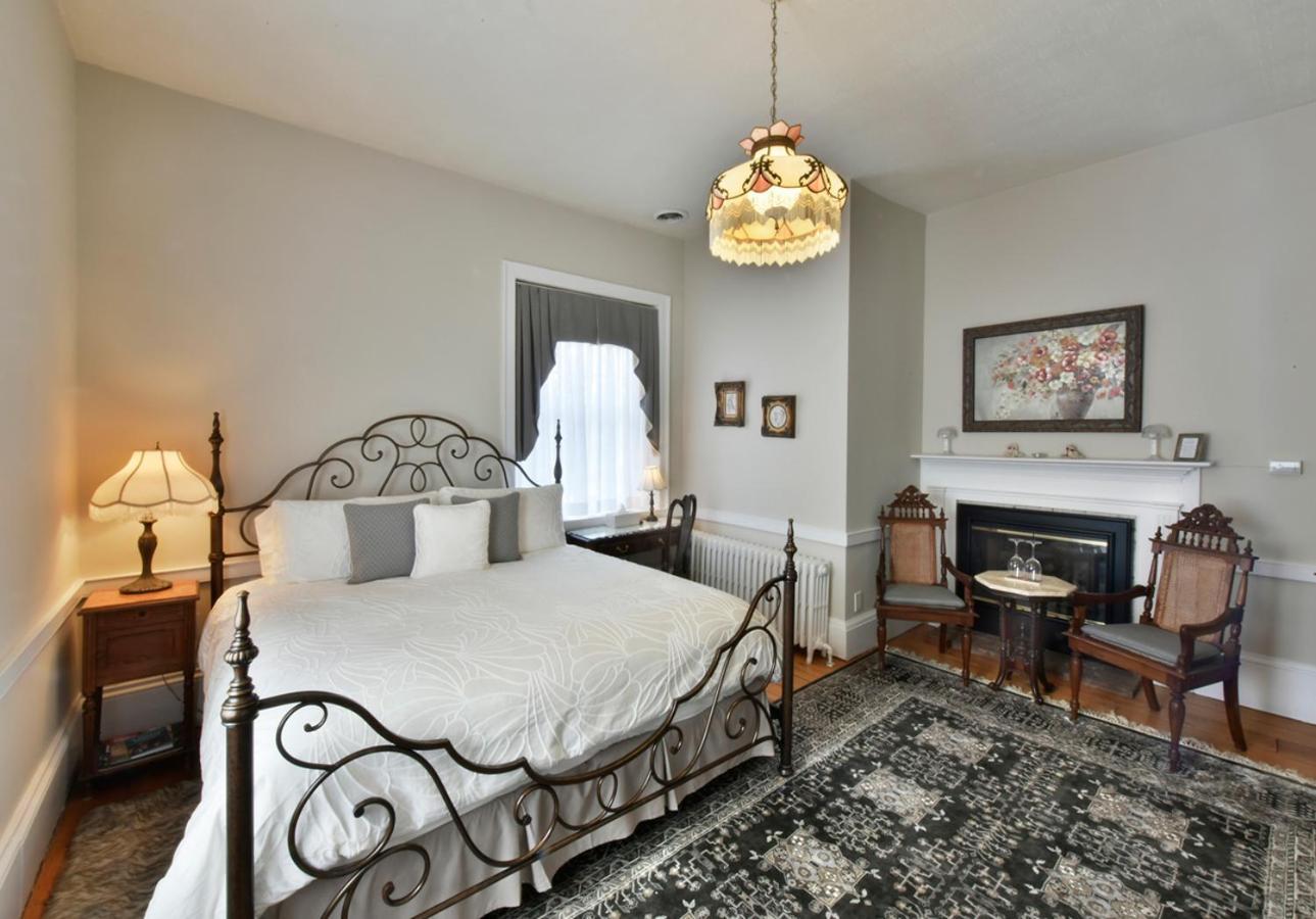 Brockamour Manor Bed And Breakfast Niagara-on-the-Lake Exterior foto